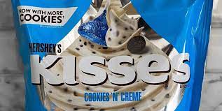 HERSHEY'S KISSES Cookies N Creme Holiday Candy, 180g